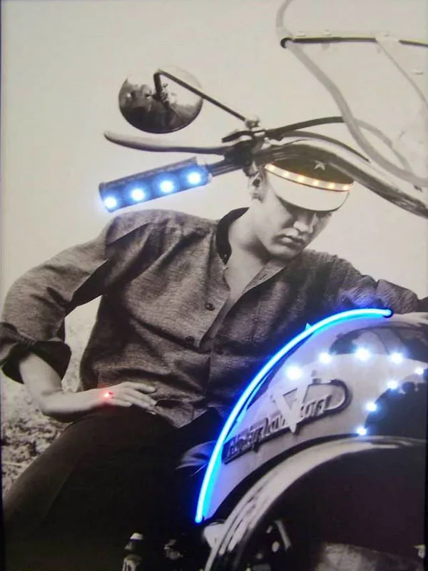 elvis-on-a-motorcycle-neon-and-led-picture-2_副本