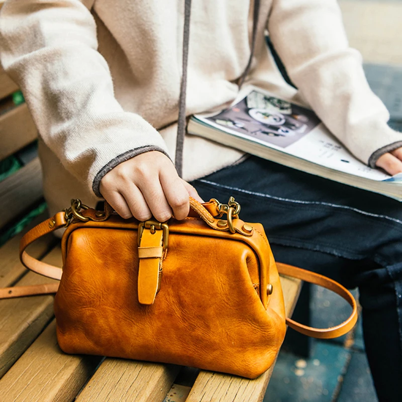 AETOO Handmade Art sen bag retro casual head layer cowhide shoulder oblique cross bag