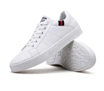 

Men's casual shoes spring 2018 new sports skateboard shoes fashionable young men's small white shoes high quality men's leather