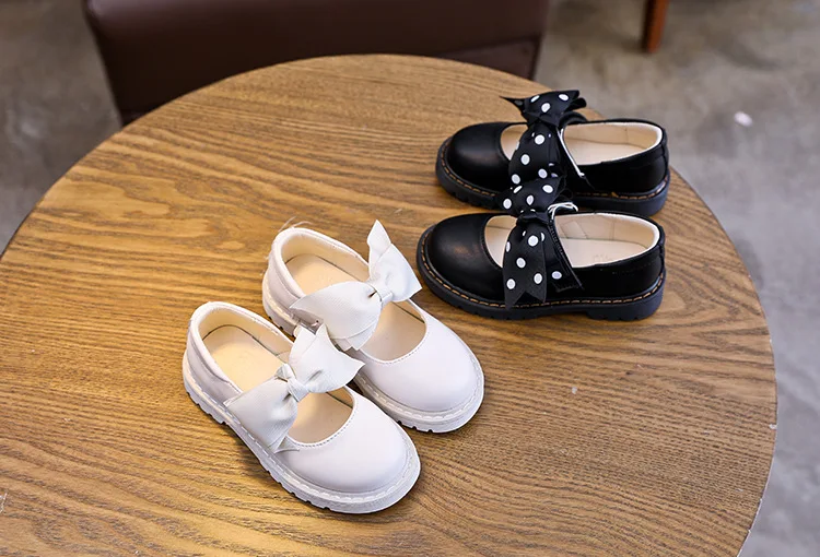 Детская обувь принцессы обувь для девочек черный, белый цвет детские кожаные вечерние туфли на плоской подошве маленьких горошек лук
