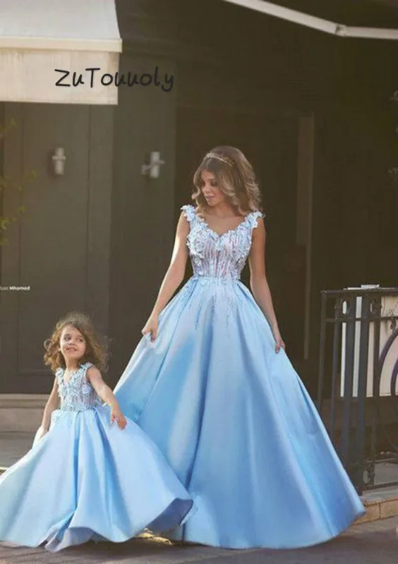 

Luxury Light Blue Saudi Arabia Evening Dresses Mother And Daughter Formal Dress V Neck Applique Satin Engagement Dress Prom Wear