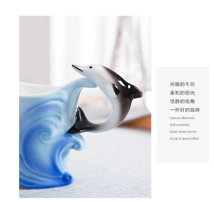 Дельфин на кофейной гуще. Дельфин значок. Дельфин на кружке. Кружки кофейные картель. Верблюд на кофейной гуще.