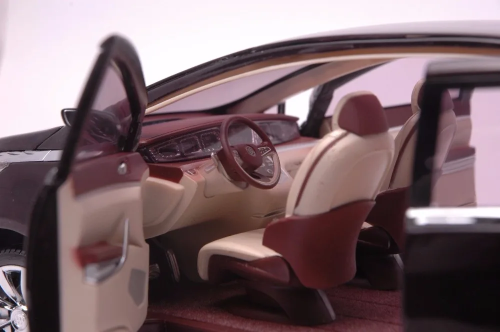 Buick GL8 Concept car model in scale 118 (5)