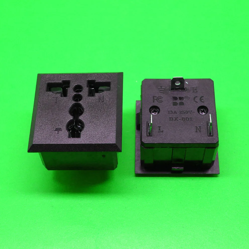 

1x AC Power Socket AC Adapter Industrial Socket CE FCC environmental certification universal socket in UPS 13A 250V