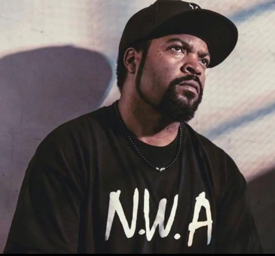 Eazy e ice cube. Ice cube nwa. dr dre nwa. ice cube eazy e. айс кьюб в кепке.