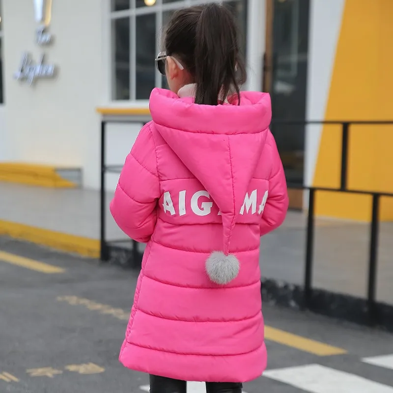 Детские хлопковые куртки-пуховики; зимняя теплая куртка с капюшоном и меховым воротником для девочек; модная утепленная хлопковая верхняя одежда и пальто с цветочным принтом