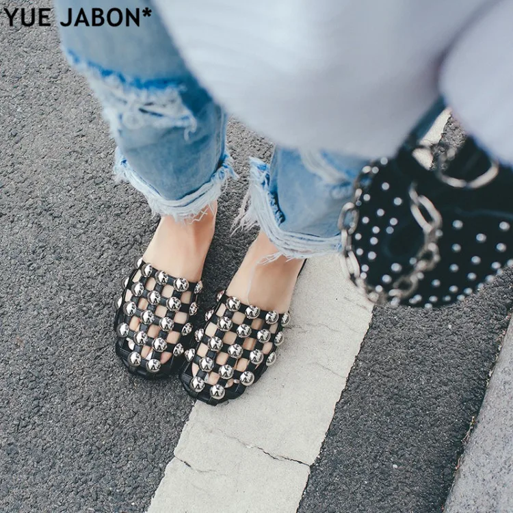 Кожаные пляжные сандалии yue jabon шлепанцы без шнуровки с заклепками украшенные
