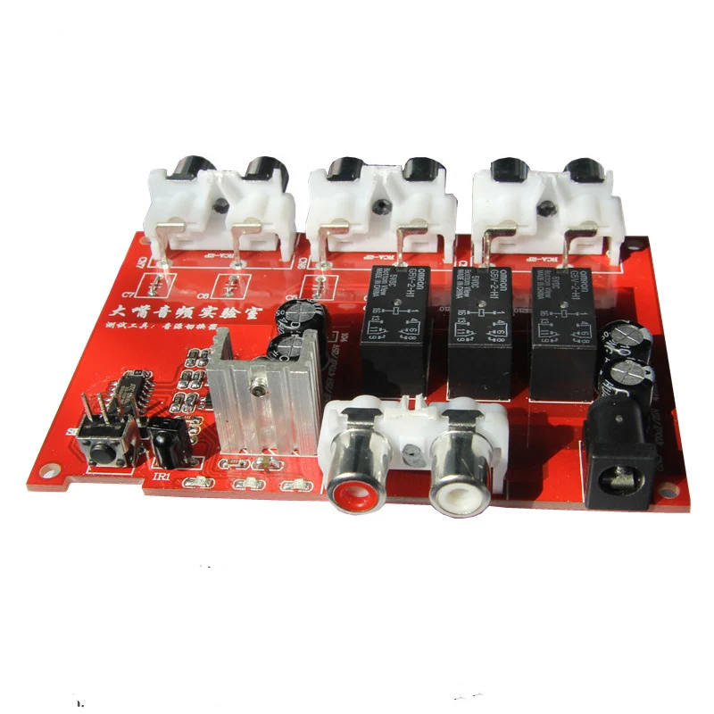 3 input and 1 output source switcher three in one out two way can be 1 in 3 out audio signal switcher remote control switching