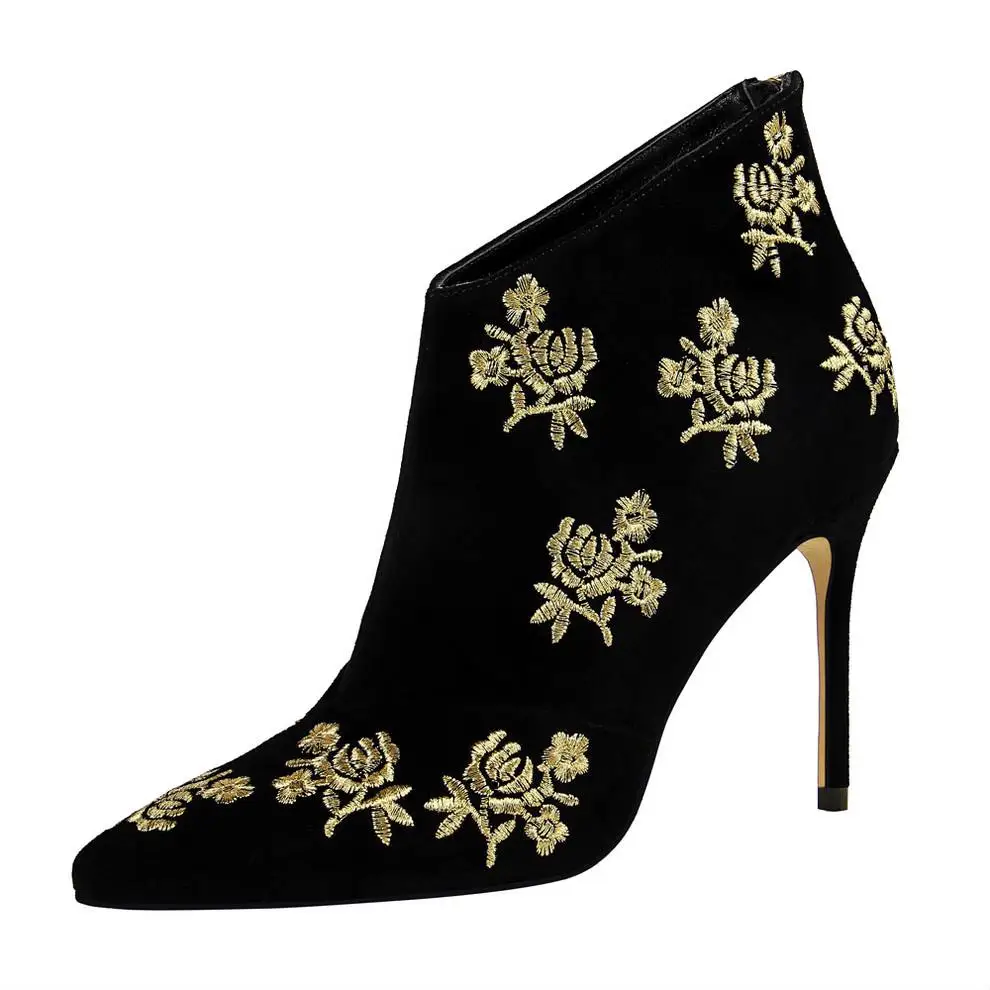 EOEODOIT/модные ботинки с вышивкой; пикантные короткие ботильоны на высоком каблуке-шпильке с острым носком и молнией сзади; ботинки для женщин; сезон осень-зима - Цвет: Черный