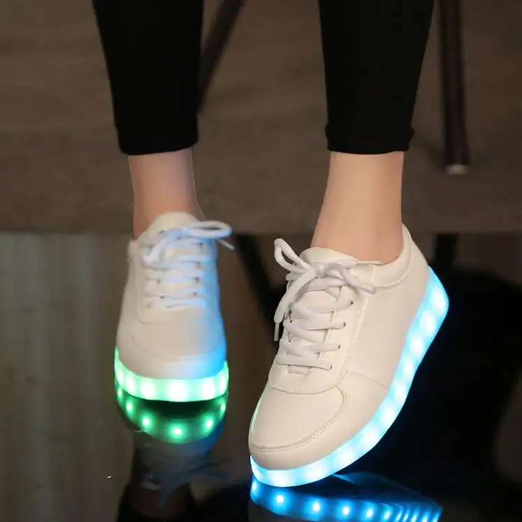

High Quality Eur Size 25-42 Luminous Sneakers with Light Soles LED Lighted Shoes for Girls Boys LED Sneakers Glow LED Slippers