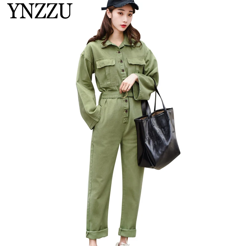 

YNZZU Spring Autumn solid long sleeve lady denim jumpsuits Safari style loose women bodysuits Chic pockets button rompers YJ057