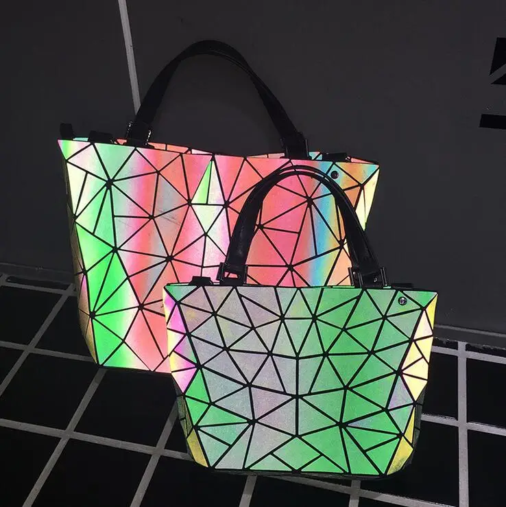 Bolso luminoso caliente del envío de la gota de las mujeres del bolso geométrico del laser del bolso de hombro acolchado bolso del hombro del holograma simple plegable bolsos grandes Bolso luminoso caliente del envío de la gota de las mujeres del bolso geométrico del laser del bolso de hombro acolchado bolso del hombro del holograma simple plegable bolsos grandes