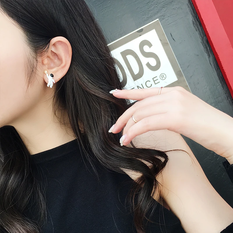 New Korean Cute Asymmetric Pentagram Space Astronauts Clip on Earrings No Pierced for Women Girl Fashion Ladies White Ear Clips ear clip earrings clip earrings ear clip ear accessories