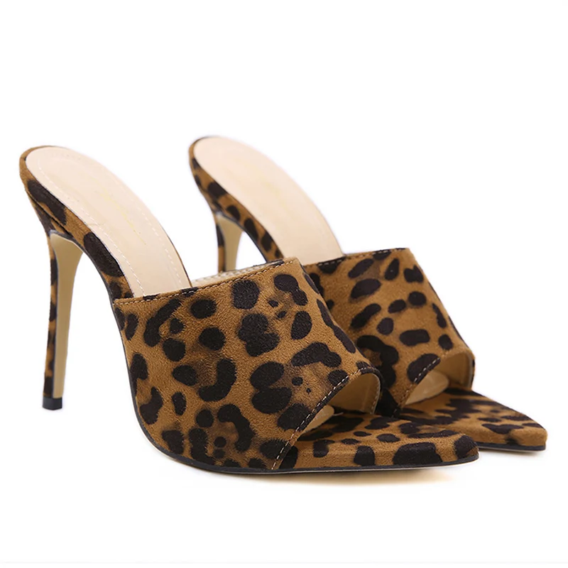 Яркие сандалии в европейском стиле; роскошные босоножки на высоком каблуке с кроличьим мехом; шлепанцы; женская обувь; большие размеры 35-43; - Цвет: Leopard microfiber