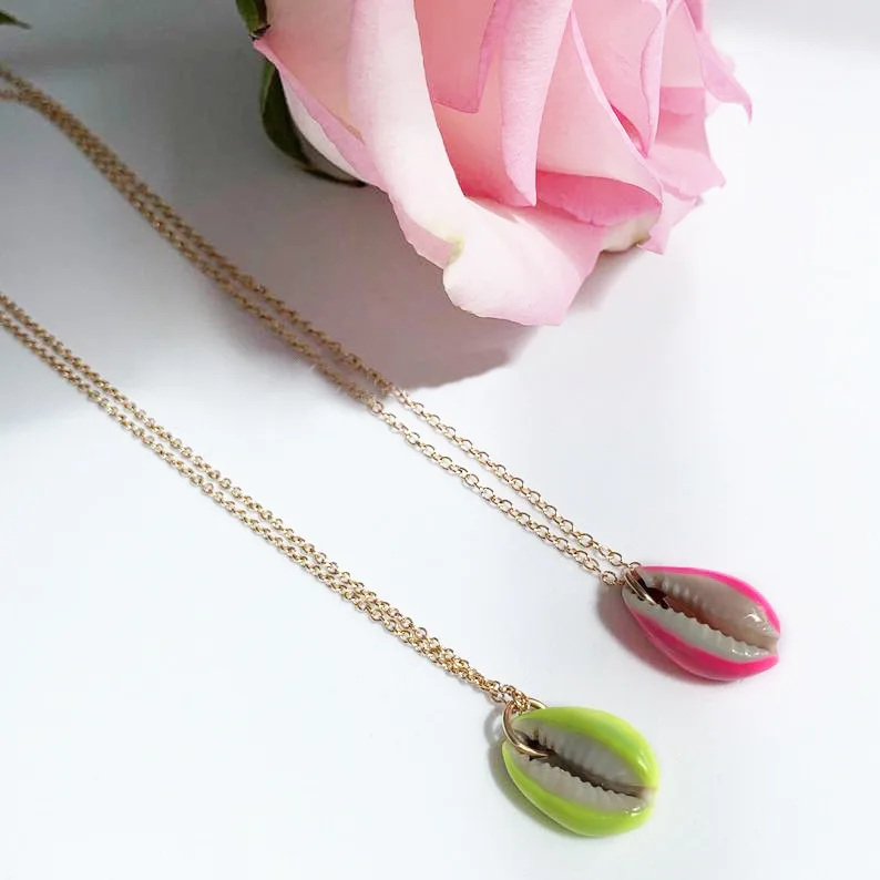 

2019 Shell Multilayer Necklace Set Bohemian Summer Gold Alloy PUKA Shell Hand-knotted Gold Chain Necklace Woman chunky necklace