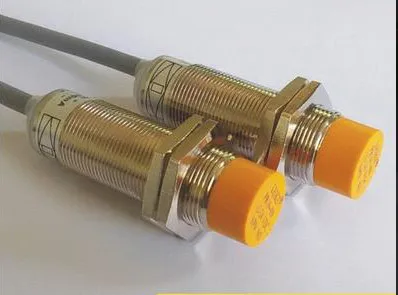 

Free Shipping PR18-8N DC 24V three-wire waterproof type npn metal proximity switch sensor M18