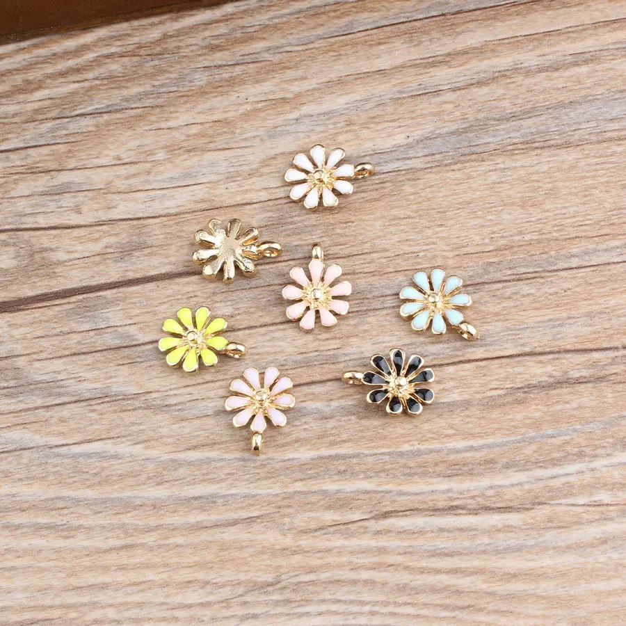 10 قطعة/الوحدة الذهب اللون لهجة مارغريت شكل قلادة المينا سحر قلادة أساور يدوية اكسسوارات قلادة DIY الحرفية 10 قطعة/الوحدة الذهب اللون لهجة مارغريت شكل قلادة المينا سحر قلادة أساور يدوية اكسسوارات قلادة DIY الحرفية