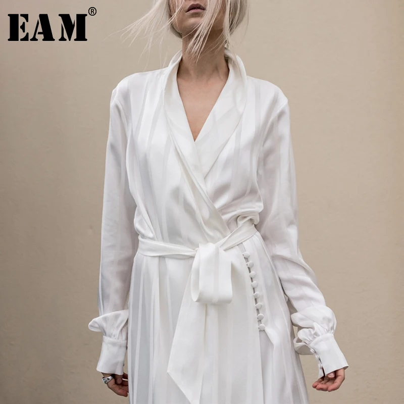

[EAM] High Quality 2019 Spring White Striped Loose Vintage V-neck Waist Lace Up Mid Long Coat Fashion New Women's LC130