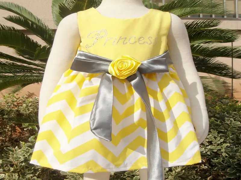 Yellow and white chevron dress sash Yellow and white chevron dress sash