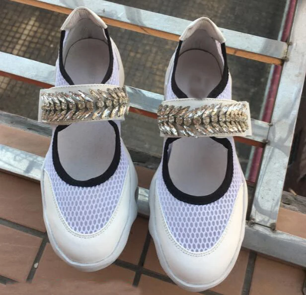 

2017 hot selling flat casual shoes round toe crystal embellished woman shoes breathable mesh cutouts shoes white black