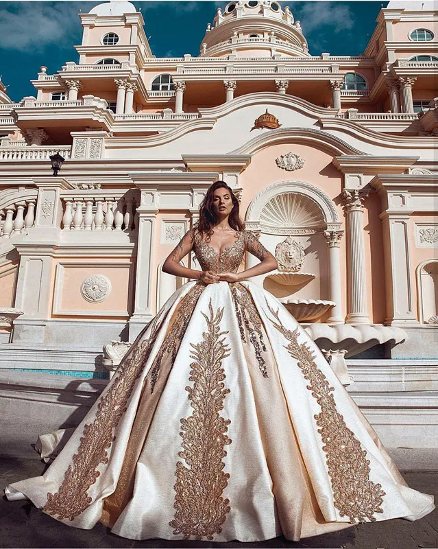 2019-dubai-arabic-vintage-wedding-dresses-said-mhamad-long-sleeve-gold-lace-applique-sequins-plus-size-wedding-dress-with-cathedral-train (3)_副本