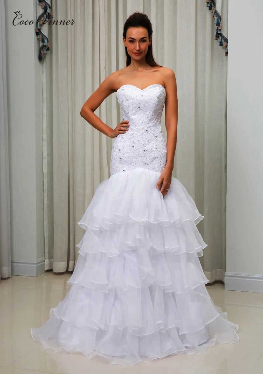 Afrikaanse Stijl Mermaid Trouwjurken Zuiver wit Bladerdeeg Rok Tiered Kant Applicaties Hof Trein Plus Size Bridal Gown W0060 Afrikaanse Stijl Mermaid Trouwjurken Zuiver wit Bladerdeeg Rok Tiered Kant Applicaties Hof Trein Plus Size Bridal Gown W0060