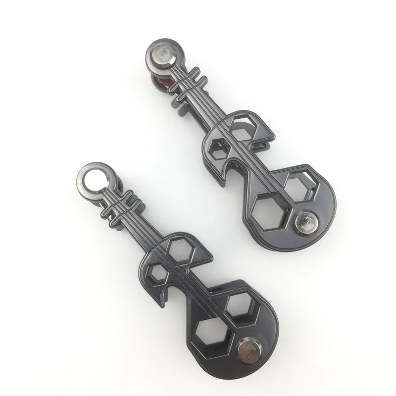 

Black Zinc Alloy Compact Key Holder EDC Pocket Tools Smart Keychain Daily Housekeeper Guitar Shape