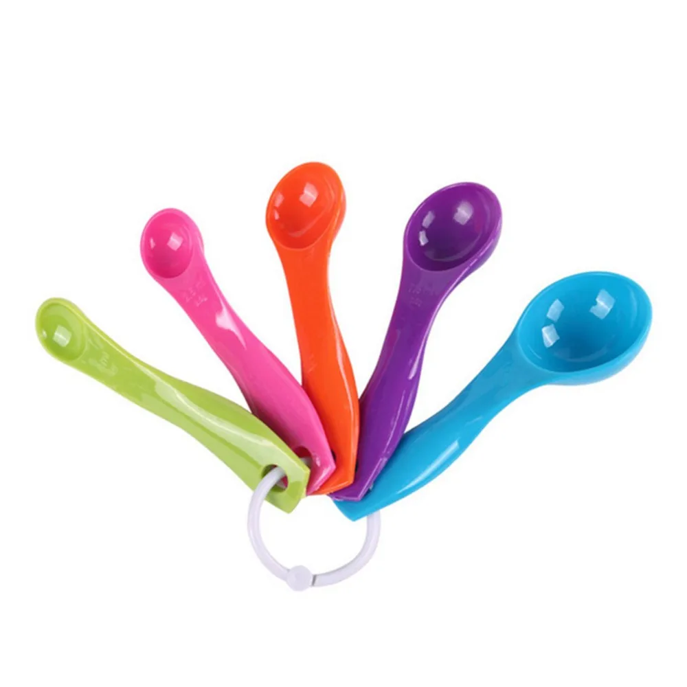 

2017 new 5 Pcs/Set Colorful Plastic Kitchen Measuring Cups Ergonomic Handle Sugar Cake Baking Spoon Household Measuring Scoop