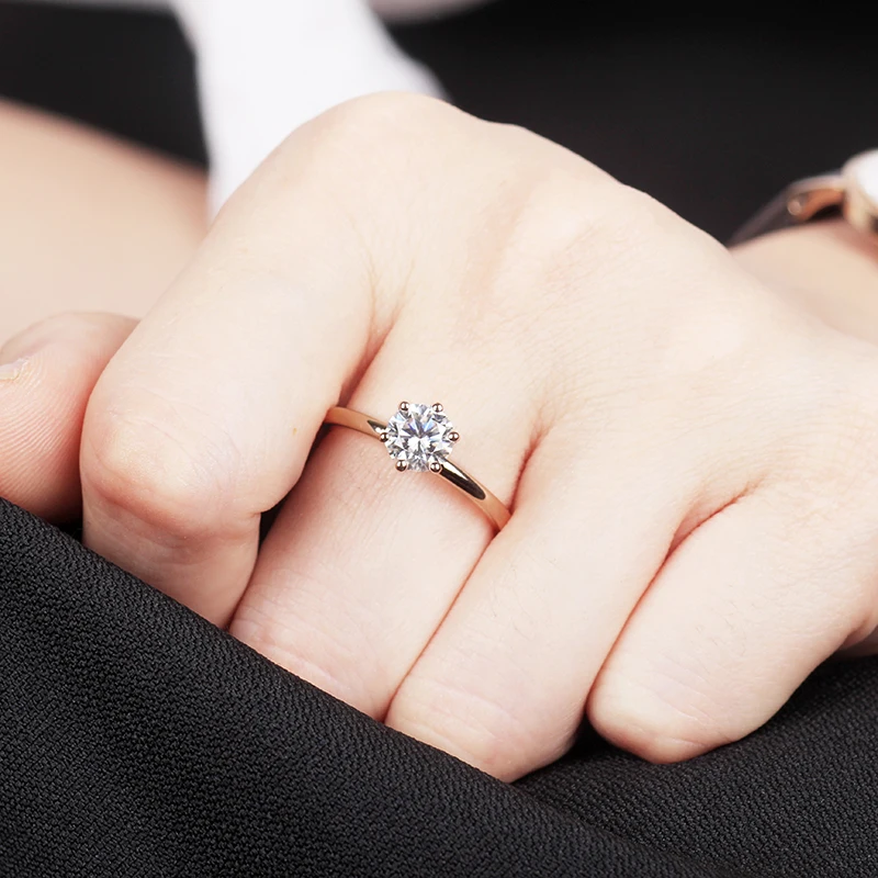 Модное классическое стильное 1ct круглое моиссанитовое кольцо с шестью зубцами 18k