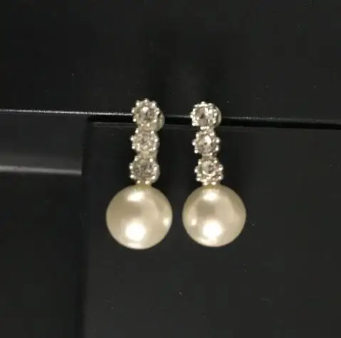

Noble Fashion Imitated Pearl Earrings Sparkling Crystal Stud Earrings Women Elegant Sweet Earrings TH-E121
