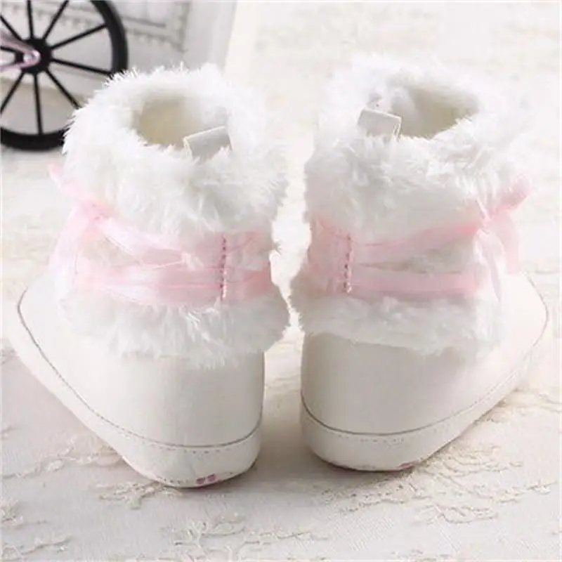 Для новорожденных и маленьких девочек; мягкие туфли с бантиком для младенцев зимние ботинки для малышей теплые флисовые сапоги - Цвет: White