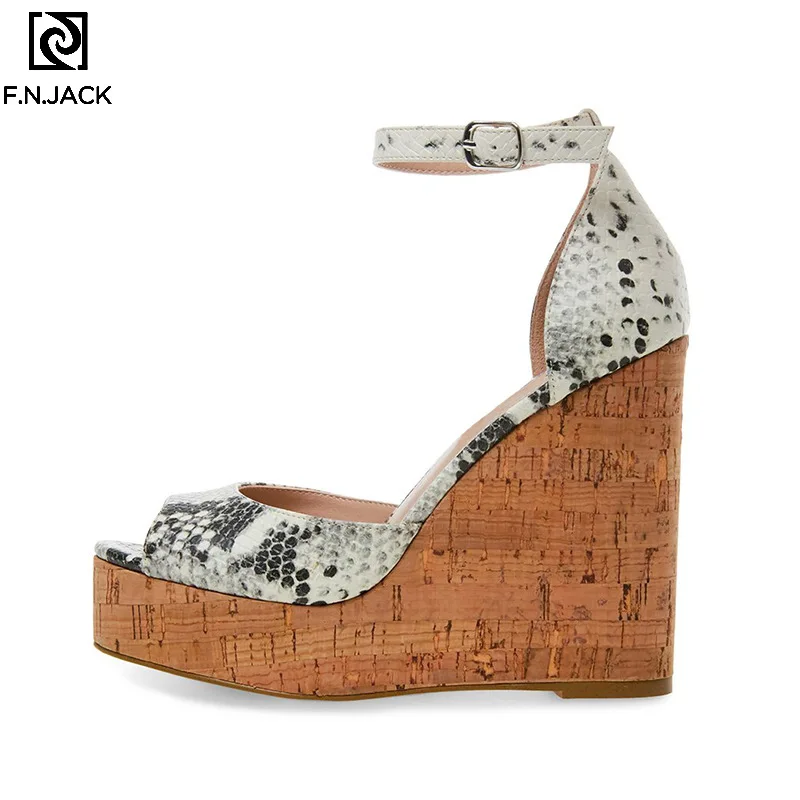 F. n. جاك كعوب عالية على الموضة أسافين الصنادل النساء جديد ثعبان طباعة عارية الأسماك الفم مشبك المنحدر كعب امرأة الصيف الأحذية