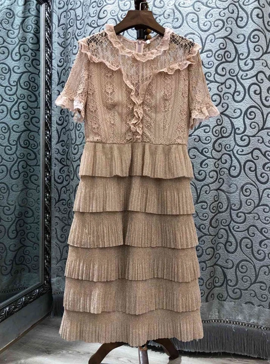 

2019 summer new women's short-sleeved wooden ear cake laminated fold dress
