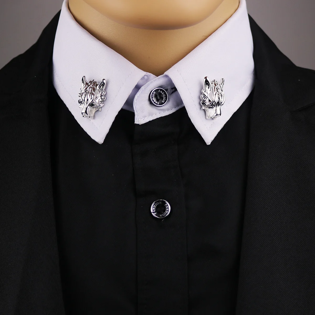 Personality Fashion Alloy Wolf Brooch Pin Clothing Shirt Collar Lapel Pins Metal Long Chain Tassel Brooches Gift for Men Jewelry