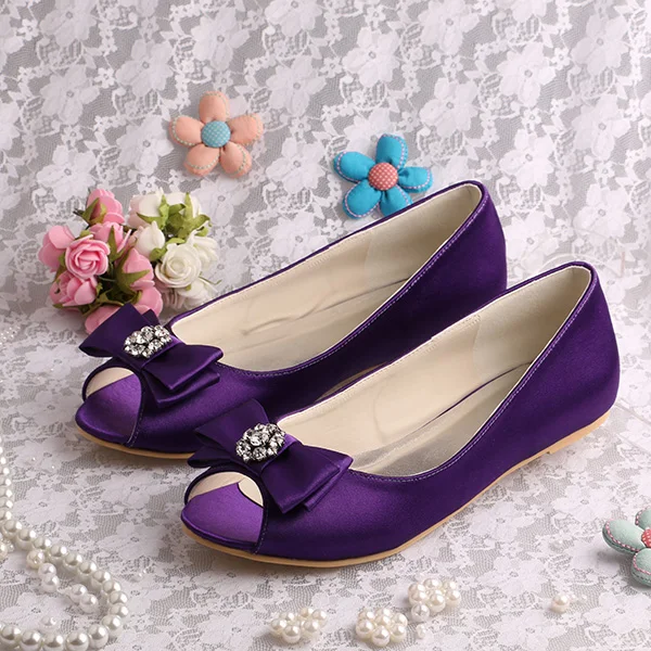 фиолетовые туфли. фиолетовые туфли на каблуке. сиреневые туфли. туфли мэри джейн лиловые. сиреневые туфли.