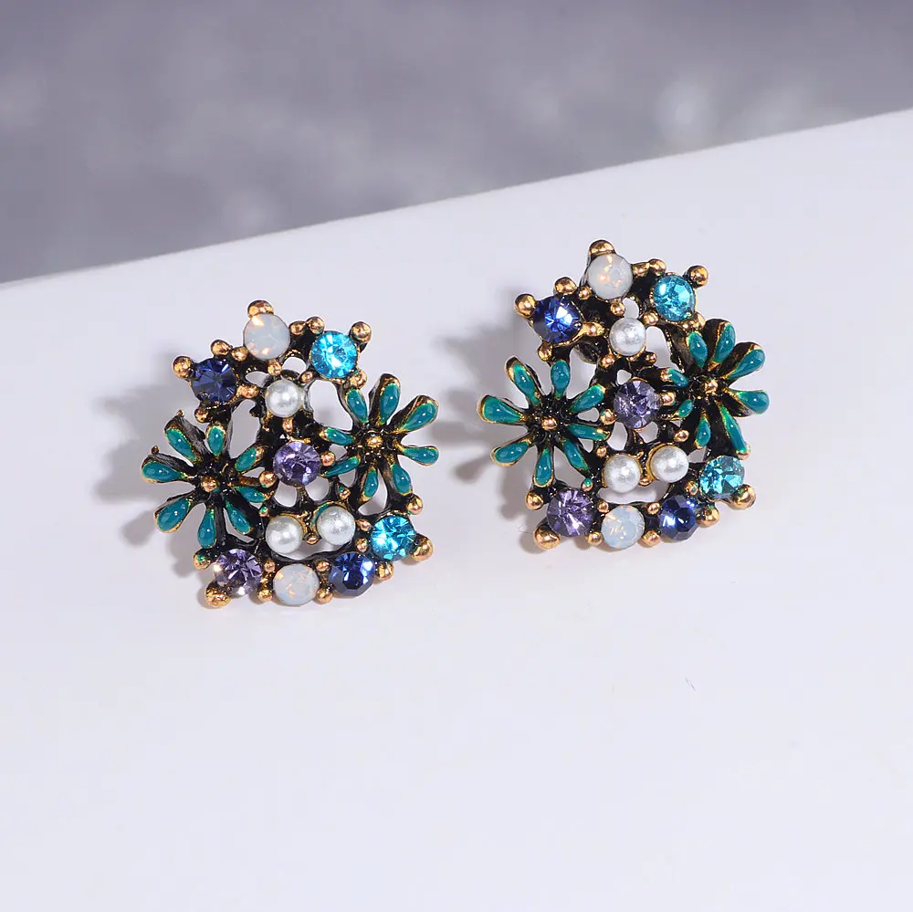 Vintage Sweet Cute Flower Stud Earrings for Women New Fashion Pearl Crystal Earrings Femme Brincos Wholesale Jewelry WX195