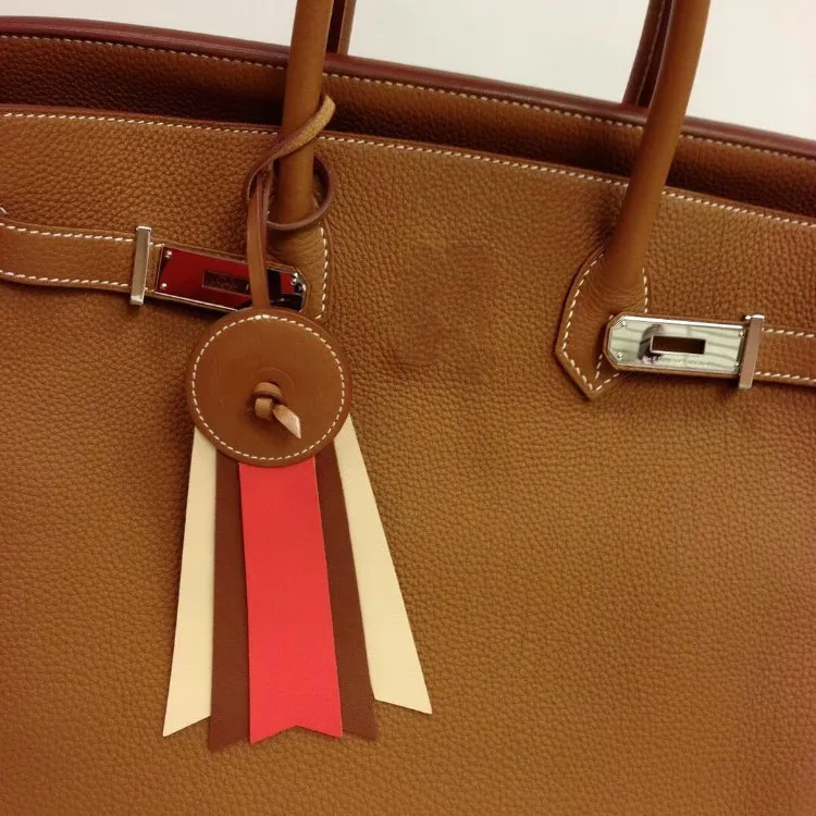 Luxury Handmade Famous Medal Genuine Leather Keychain Handmade Pure