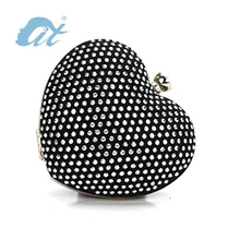 The Most Fashion Shining Heart Shape Evening Bag Black Clutch Bag for Party and Daily Carrying