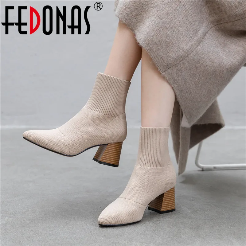 pointed heeled chelsea boots