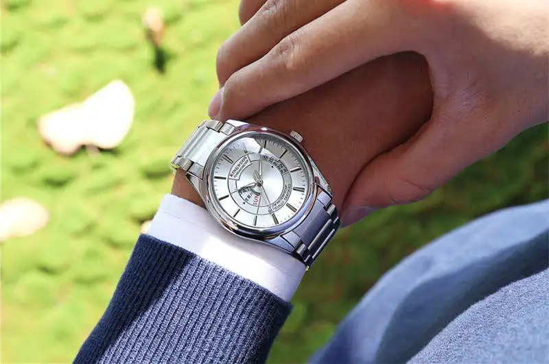 men watch 9