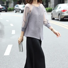 Плиссированное женское пальто с рукавами-фонариками однотонное однобортное пальто