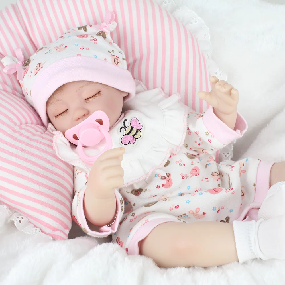 

45cm Simulation Silicone Reborn Baby Sleeping Girl Toys Magnetic Pacifier Pillow Feeding Bottle Cotton Body Toy Dropshipping 013