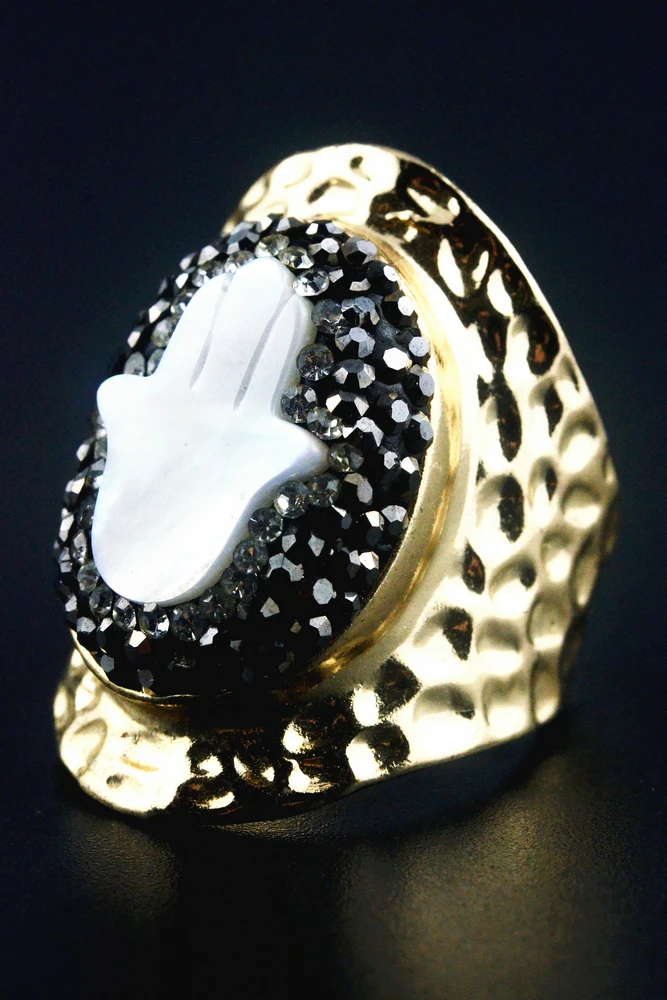 

New Arrival! White Shell Pave Setting Women Ring ! 5 Pieces