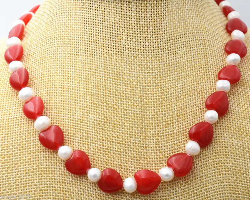 Распрекрасный принц белоснежка. Шарм куколка. Набор тарелок на подставке. Farres 1207 mix тени для век/румяна "i love matte" матовые/перламутровые (*24*432). Серьги жемчуг и геометрия.