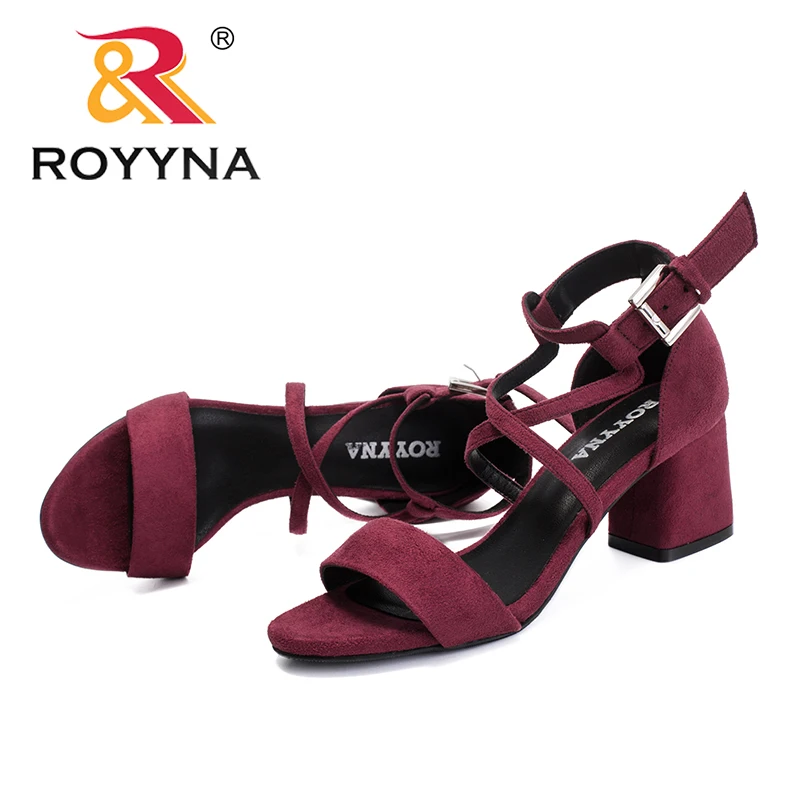 Женские Классические сандалии ROYYNA летние Мягкие Шлепанцы из флока на высоком