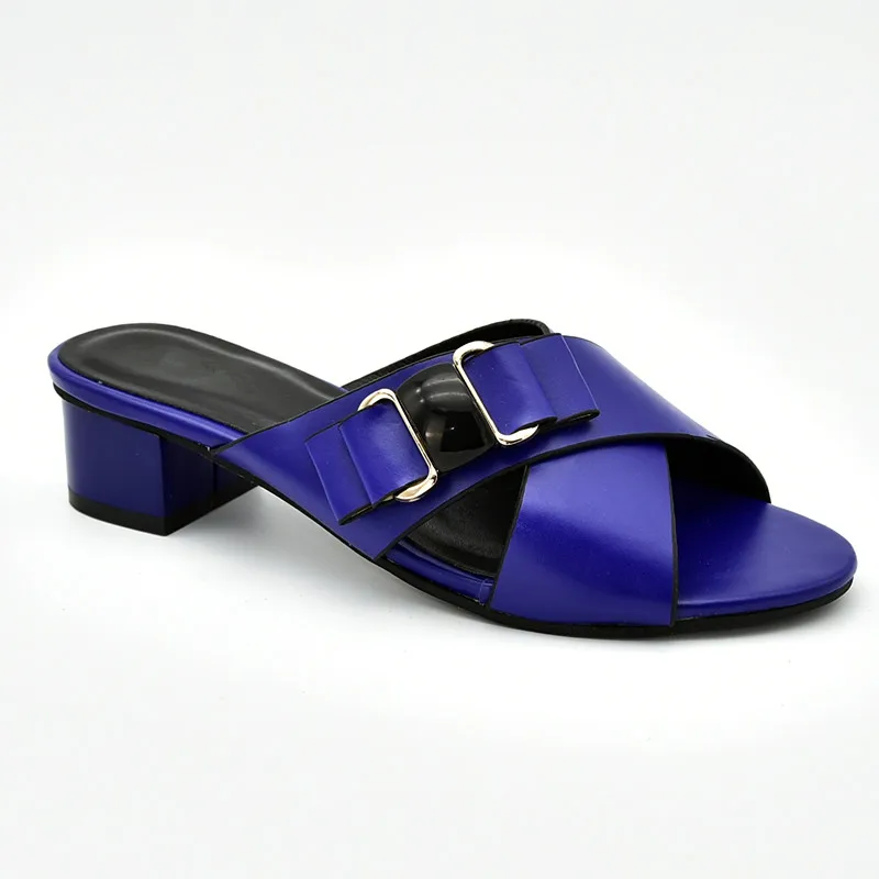 Новое поступление итальянские Для женщин свадебные женские туфли-лодочки Украшенные стразы; женская обувь без застежки на плоской подошве Для женщин комплекты модной обуви в нигерийском стиле Роскошные босоножки Для женщин - Цвет: Синий