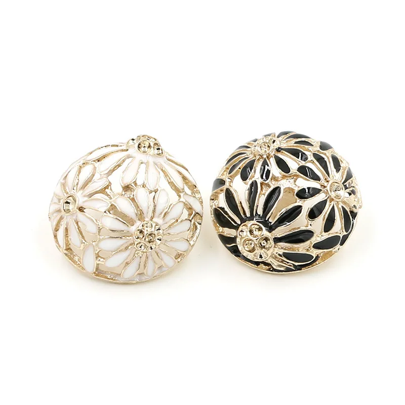 

20/25 mm Beautiful Hollow Floral Buttons Metal Buttons for Jacket Cardigan Overcoat Round Buttons for Handcraft Sewing Materials