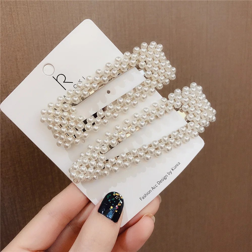 

Hand-knit hair clips for the back of adult's head FY19032915