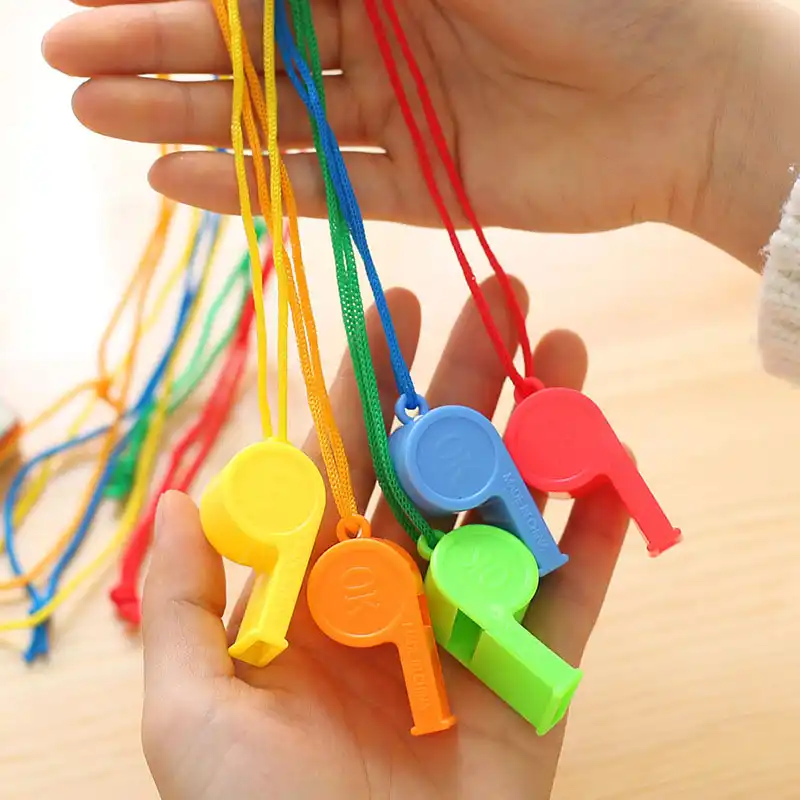 Torcer para Fontes de Som Alto Apito Do Árbitro Apito de Plástico Pequeno Presente Cor Aleatória Assobiando Pinkycolor 5 pcs Com Corda Pendurada