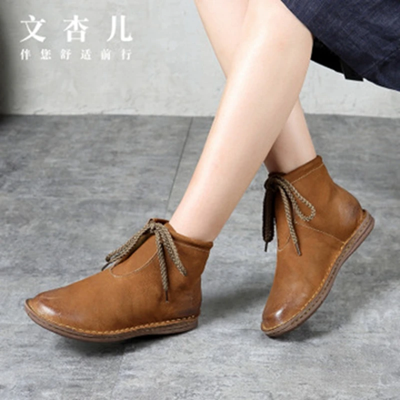 

Leather women's shoes autumn and winter short ladies leather boots 2018 new handmade short tube sewing flat Martin boots.